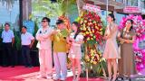Vợ chồng Trang Lạ, Thiên An cùng dàn sao mừng Trịnh Tú Trung tậu nhà mới