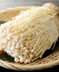 Mẹo chọn và làm sạch nấm kim châm đúng cách