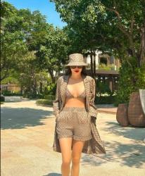 Mỹ nhân Việt mặc đồ ngủ ra đường và màn bóc giá gây...