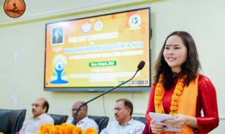 Phạm Thị Cúc làm giảng viên Yoga tại các trường đại học Ấn Độ