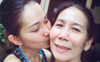 Mẹ ruột qua đời, Kim Hiền đau buồn tột độ khi không thể về chịu tang