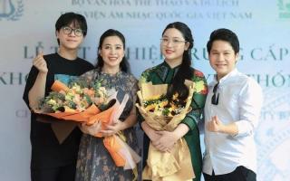 Con gái ca sĩ Trọng Tấn đạt 9,25 điểm môn Văn tốt nghiệp THPT