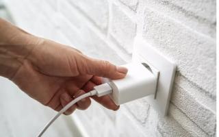 4 thiết bị gia dụng phải rút điện khi ra khỏi nhà