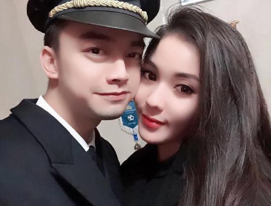 'Giảng viên hot girl' - Tình cũ của Duy Alex được bạn trai cầu hôn tại Pháp